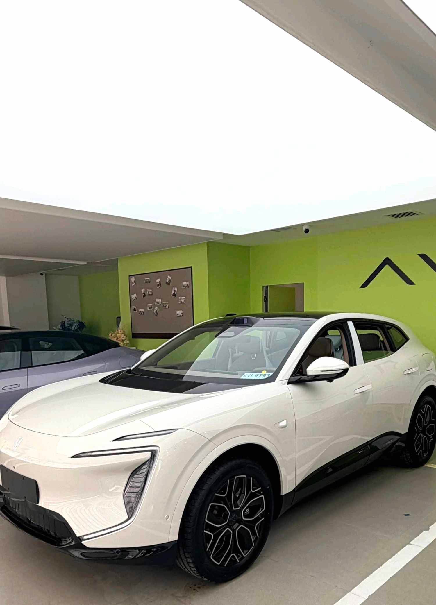 2024 Avita 07 Pro EV — Gebraucht Limousine