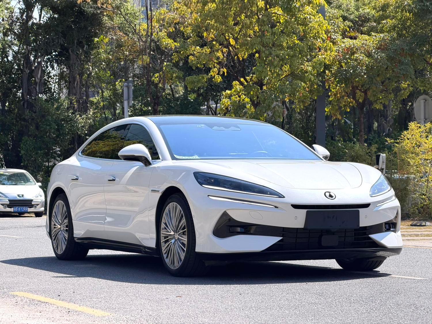 2024 Denza Z9 — مستعمل سيدان