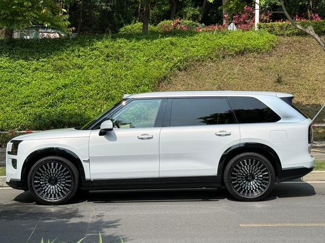 2025 Zeekr 9X Max Edition 55k Wh — Used Sedan