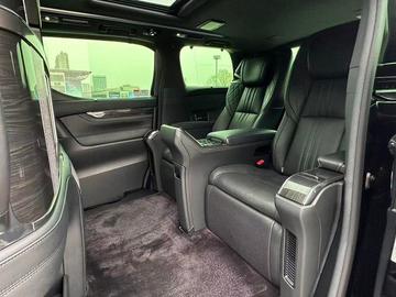 Lexus LM 300h E-Four - 2
