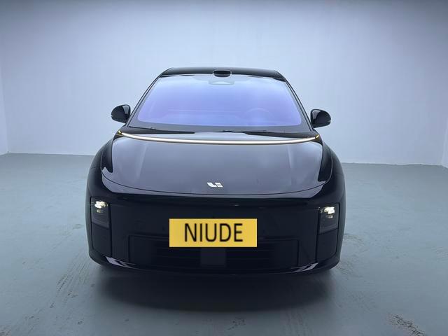 2025 Li Auto i6 2WD Standard Edition Used SUV — image 1