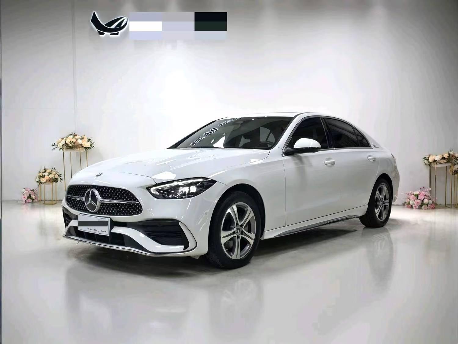 Which Used Luxury Sedans Have the Highest Liquidity in the Middle East?