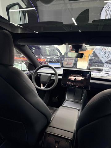 Tesla Model Y - 5