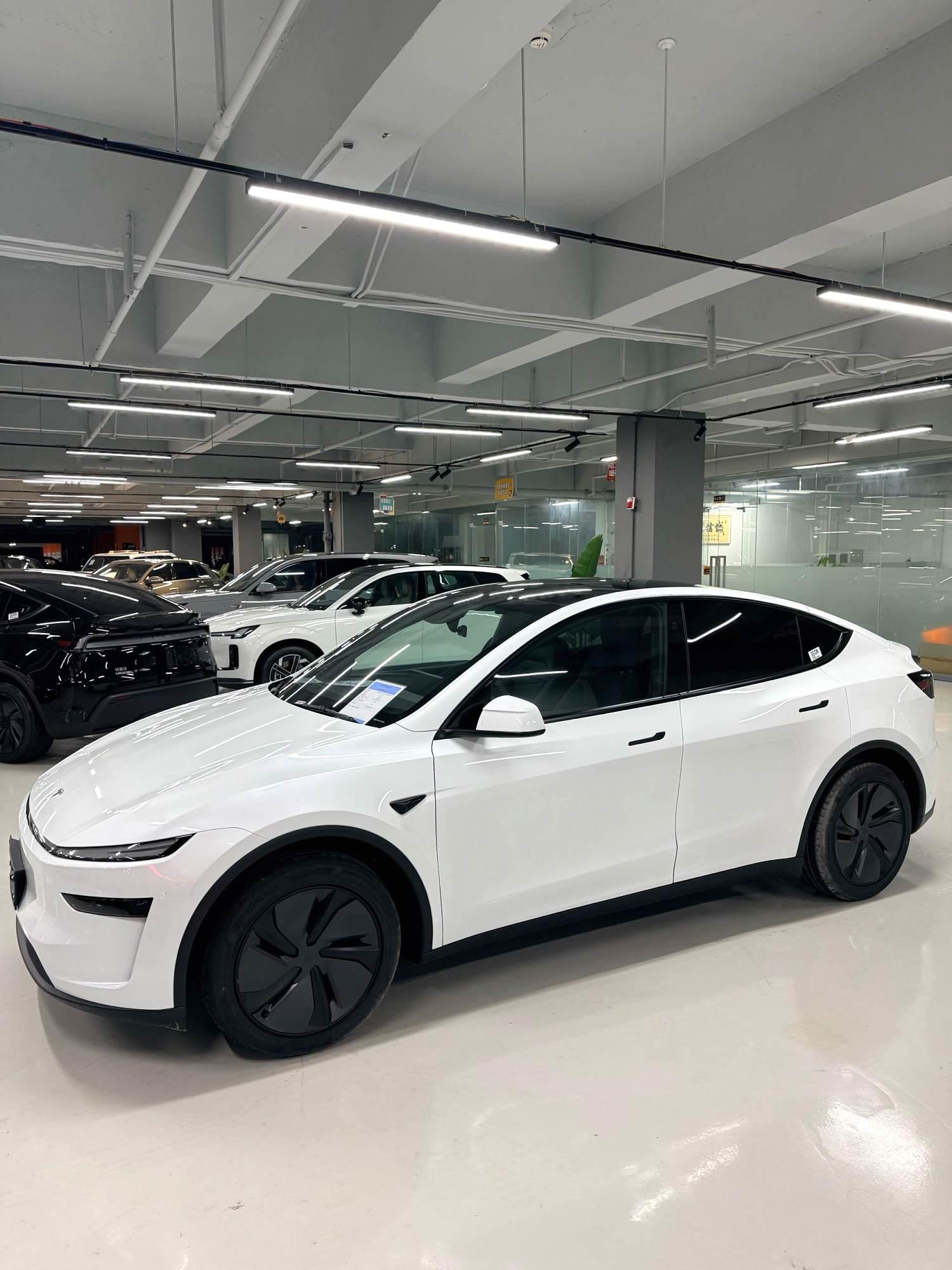 2024 Tesla Model Y Used SUV — image 1